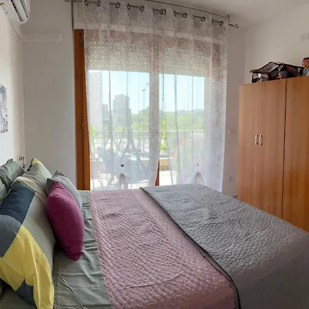 Casa Silvia - Accogliente Bilocale A 5 Minuti Dalla Stazione Di Portanuova פסקרה