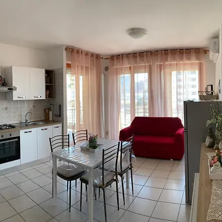 Casa Silvia -relax & Comfort A 5' Dalla Stazione Portanuova 아파트