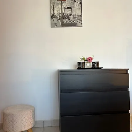 Casa Silvia -relax & Comfort A 5' Dalla Stazione Portanuova 아파트