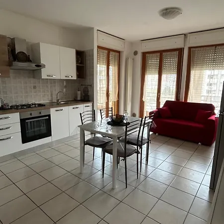 Casa Silvia - Accogliente Bilocale A 5 Minuti Dalla Stazione Di Portanuova 佩斯卡拉