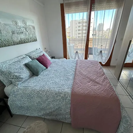 Casa Silvia -relax & Comfort A 5' Dalla Stazione Portanuova 아파트